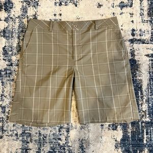 Men’s Under Armour Casual Shorts Size 34 Regular With 9 3/4” Inseam